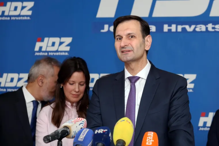 Kada mu je istekao veleposlanički mandat u Njemačkoj predložen je za veleposlanika u Poljskoj, &scaron;to je odbio i vratio se u Hrvatsku kako bi pomogao HDZ-u na predstojećim parlamentarnim i predsjedničkim izborima. Za predsjedničke izbore 2014. bio je &scaron;ef kampanje Kolinde Grabar-Kitarović.