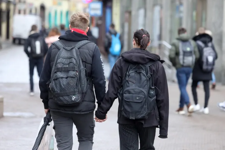 Prizori od kojih ćete se rastopiti: Zaljubljeni parovi preplavili ulice hrvatskih gradova