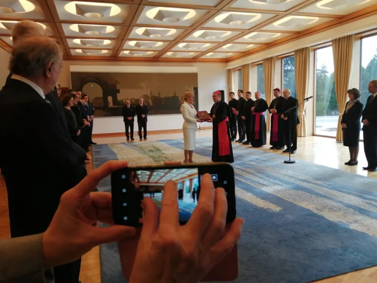 Predsjednica Kolinda Grabar-Kitarović posthumno odlikovala kardinala Franju Kuharića