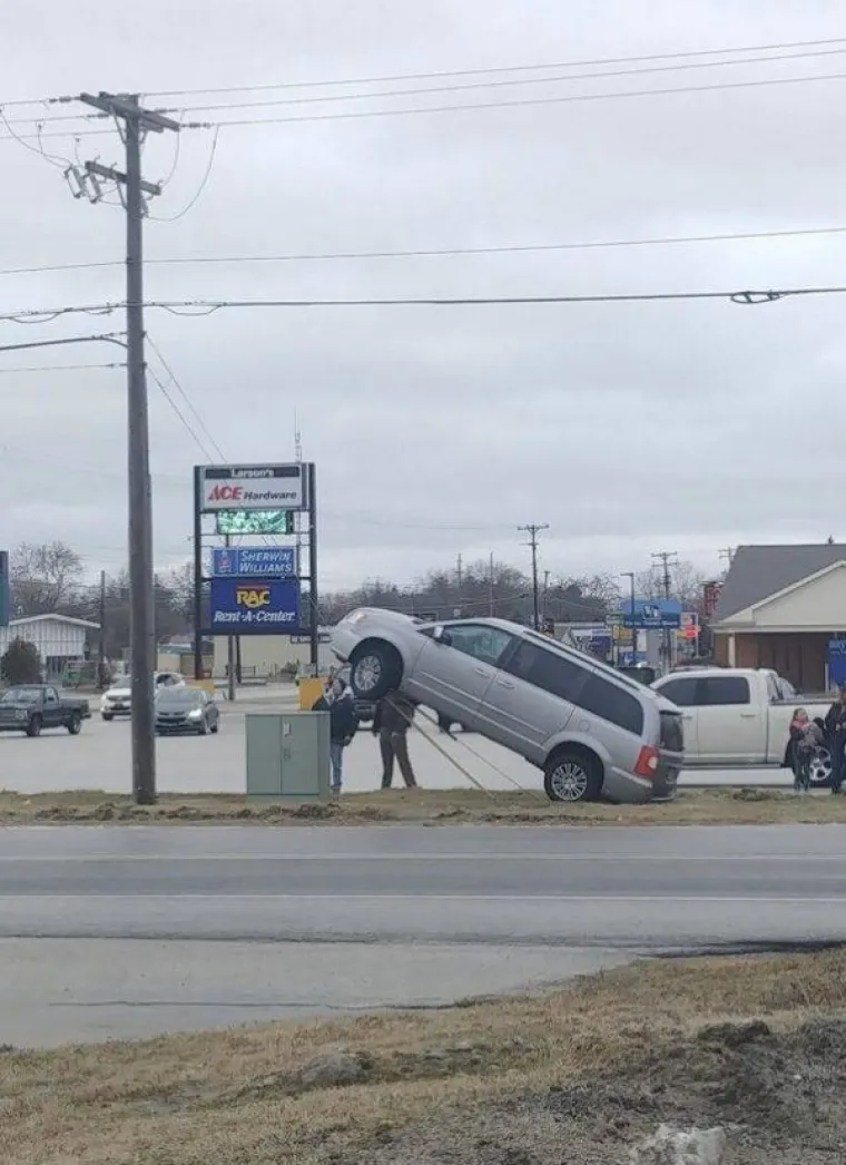 VOZILA KOJA BI JAKO ŽELJELA DA IMAJU DRUGOG VOZAČA: 'Ovdje vidimo rijedak prizor kamiona kako vježba jogu'