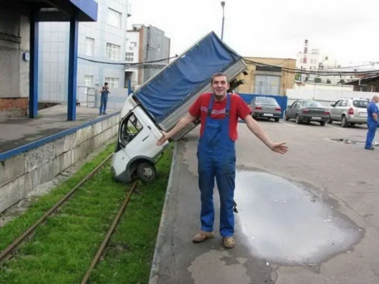 VOZILA KOJA BI JAKO ŽELJELA DA IMAJU DRUGOG VOZAČA: 'Ovdje vidimo rijedak prizor kamiona kako vježba jogu'