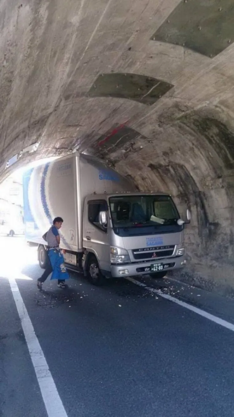 VOZILA KOJA BI JAKO ŽELJELA DA IMAJU DRUGOG VOZAČA: 'Ovdje vidimo rijedak prizor kamiona kako vježba jogu'