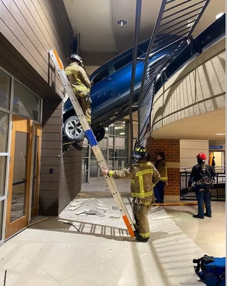 VOZILA KOJA BI JAKO ŽELJELA DA IMAJU DRUGOG VOZAČA: 'Ovdje vidimo rijedak prizor kamiona kako vježba jogu'