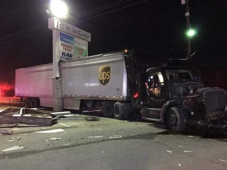 VOZILA KOJA BI JAKO ŽELJELA DA IMAJU DRUGOG VOZAČA: 'Ovdje vidimo rijedak prizor kamiona kako vježba jogu'