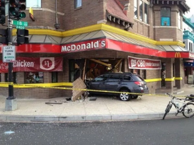 VOZILA KOJA BI JAKO ŽELJELA DA IMAJU DRUGOG VOZAČA: 'Ovdje vidimo rijedak prizor kamiona kako vježba jogu'