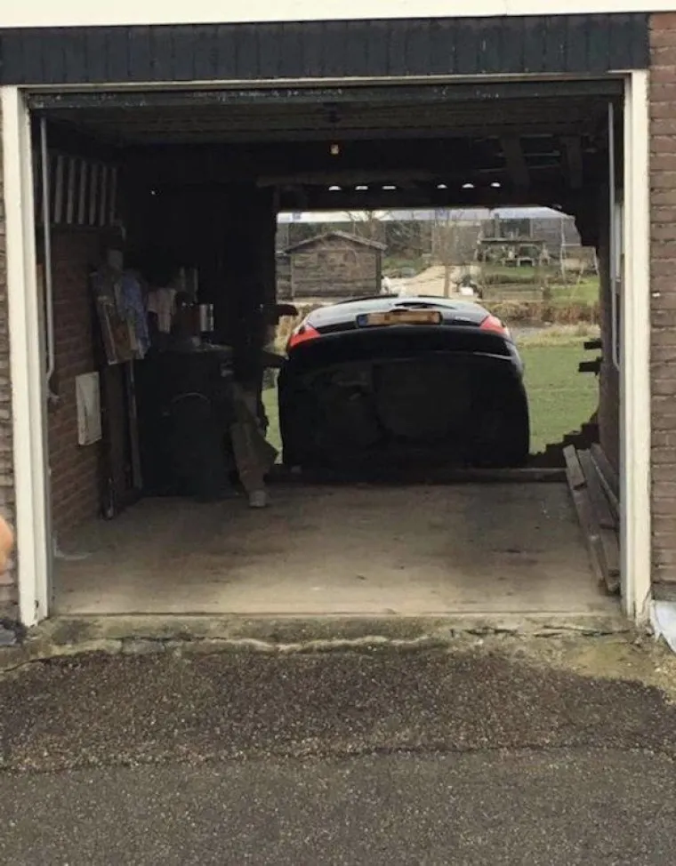 VOZILA KOJA BI JAKO ŽELJELA DA IMAJU DRUGOG VOZAČA: 'Ovdje vidimo rijedak prizor kamiona kako vježba jogu'