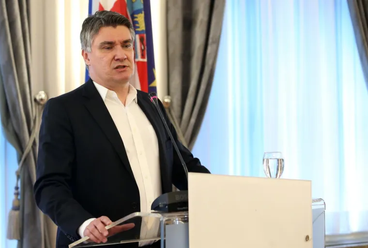 U politiku se vraća u lipnju 2019. godine kada objavljuje kandidaturu za predsjednika Hrvatske. Podr&scaron;ku mu daje SDP.