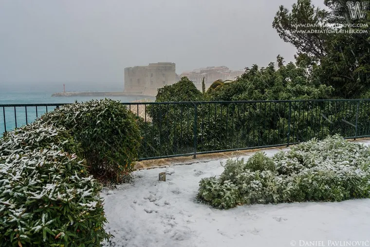 Ovako je izgledao Dubrovnik prije točno 11 godina! Poharala ga je jedna od najjačih snježnih mećava 'Tara'