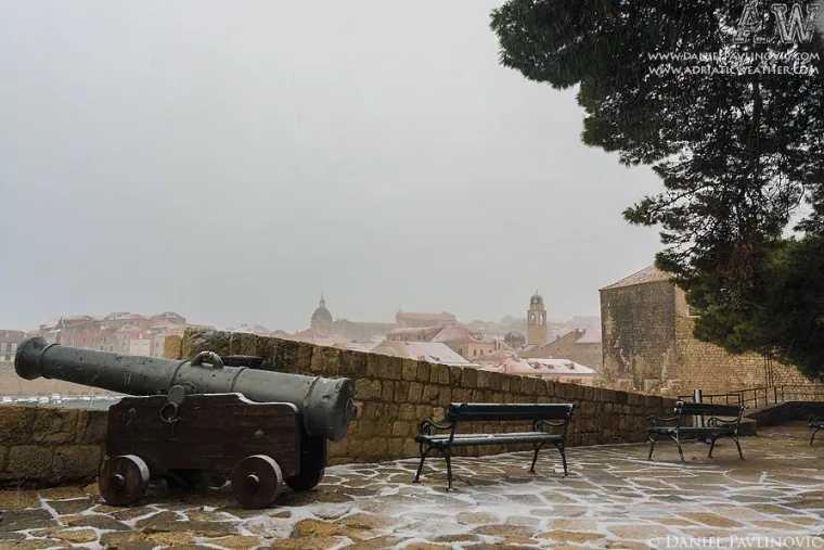 Ovako je izgledao Dubrovnik prije točno 11 godina! Poharala ga je jedna od najjačih snježnih mećava 'Tara'