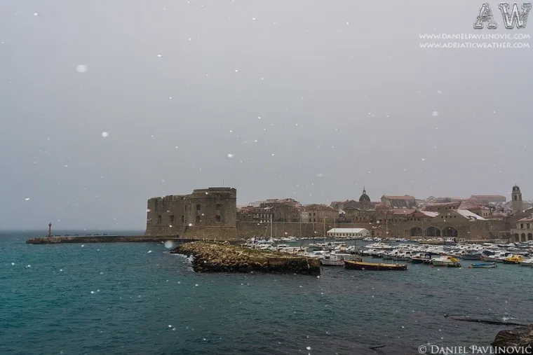 Ovako je izgledao Dubrovnik prije točno 11 godina! Poharala ga je jedna od najjačih snježnih mećava 'Tara'