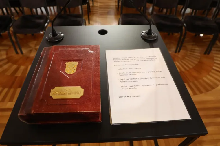 Zoran Milanović položio prisegu za predsjednika: 'Tako mi Bog pomogao!'