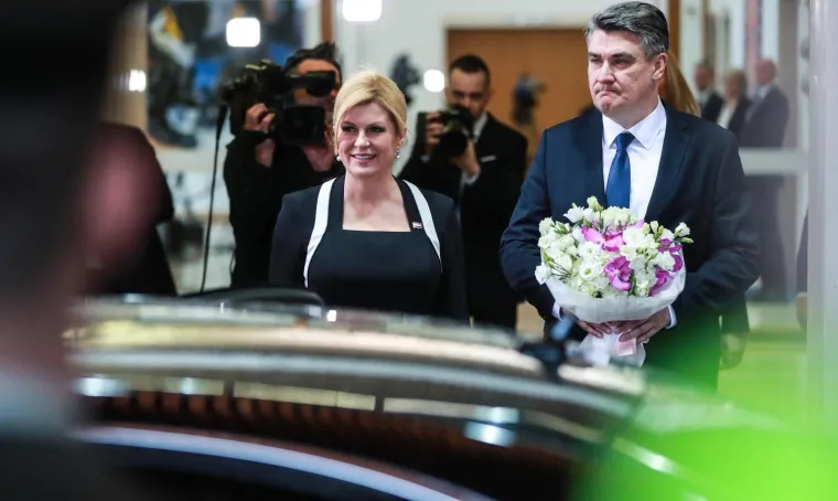 Zadnji dan predsjednice: Milanović poljupcem i cvijećem ispratio Grabar-Kitarović