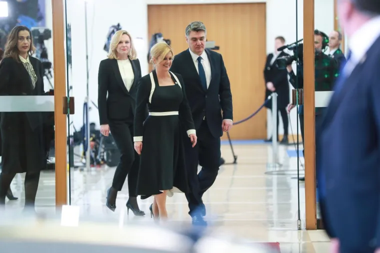 Zadnji dan predsjednice: Milanović poljupcem i cvijećem ispratio Grabar-Kitarović