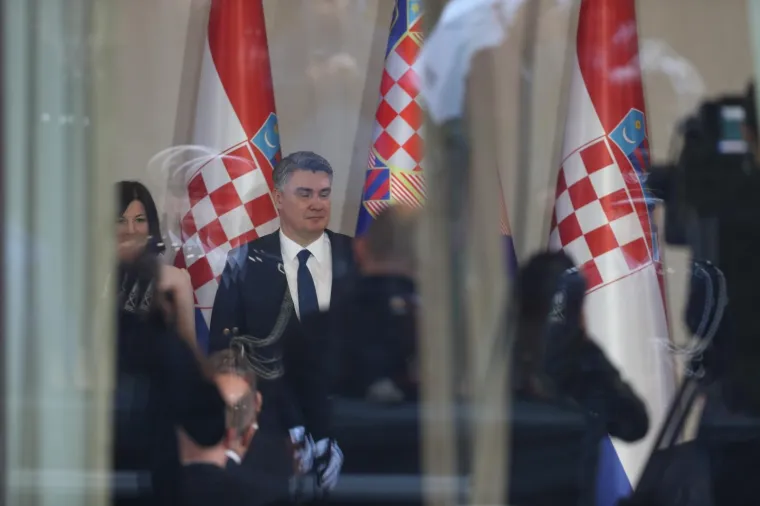 Zadnji dan predsjednice: Milanović poljupcem i cvijećem ispratio Grabar-Kitarović