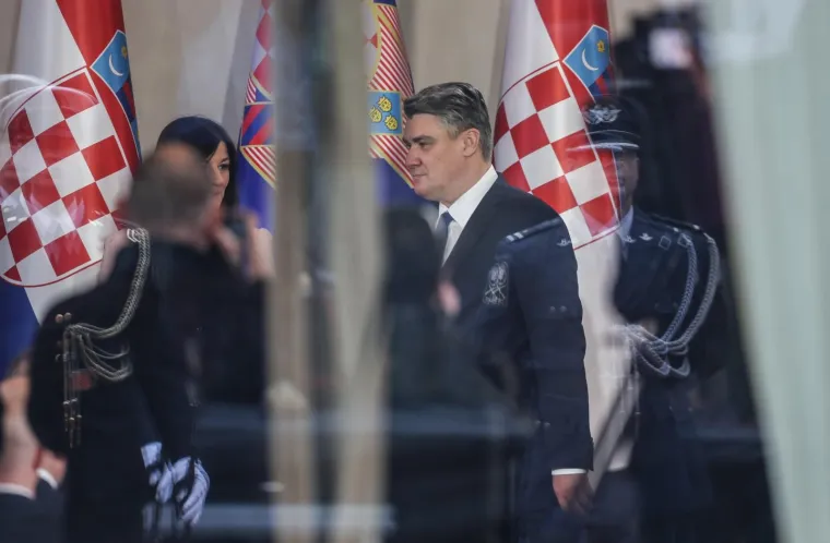 Zadnji dan predsjednice: Milanović poljupcem i cvijećem ispratio Grabar-Kitarović