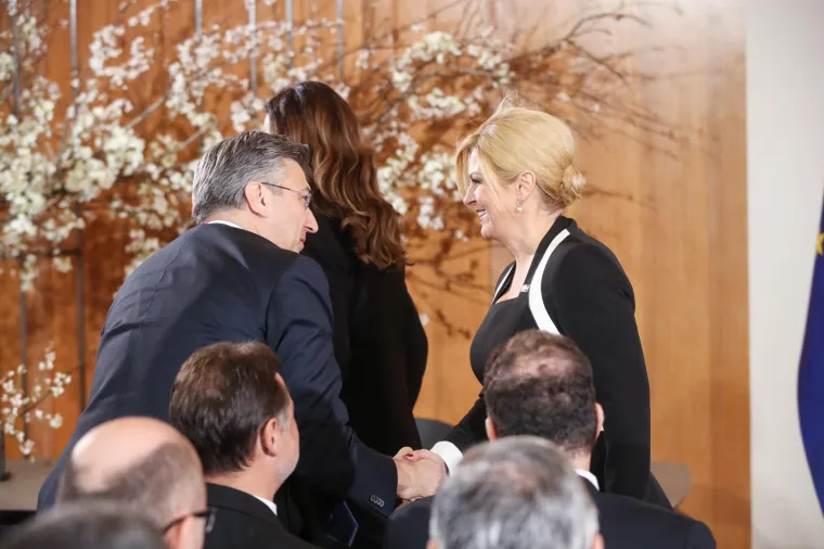 Igrala na sigurno: Biv&scaron;a predsjednica se u jednostavnoj crnoj haljini oprostila od Pantovčaka