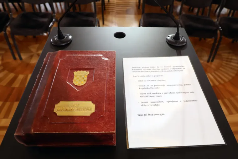 Zagreb, 18.02.2020 - Sve&egrave;ana ceremonija inauguracije izabranog predsjednika Republike Hrvatske Zorana Milanovi&aelig;a. Na slici posljednje pripreme za inaguruaciju.
foto HINA/ Damir SEN&Egrave;AR/ t