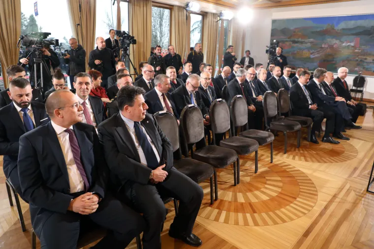 Zagreb, 18.02.2020 - Sve&egrave;ana ceremonija inauguracije izabranog predsjednika Republike Hrvatske Zorana Milanovi&aelig;a. Na slici uzvanici tijekom pripreme za inaguruaciju.
foto HINA/ Damir SEN&Egrave;AR/ t