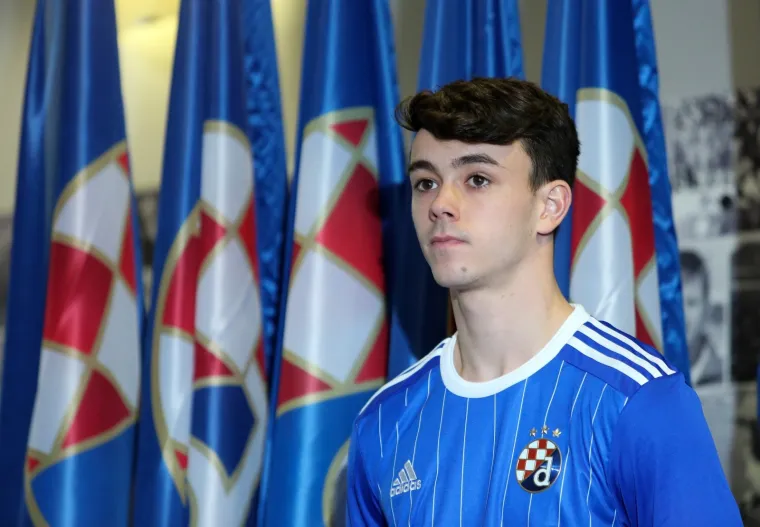 Predstavljeni novi igrači GNK Dinama. Robbie Burton je stigao posljednjeg dana zimskog prijelaznog roka iz engleskog velikana Arsenala.
Photo: Emica Elvedji/PIXSELL