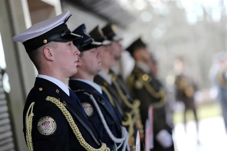Milanović pozdravio Počasno-za&scaron;titnu bojnu