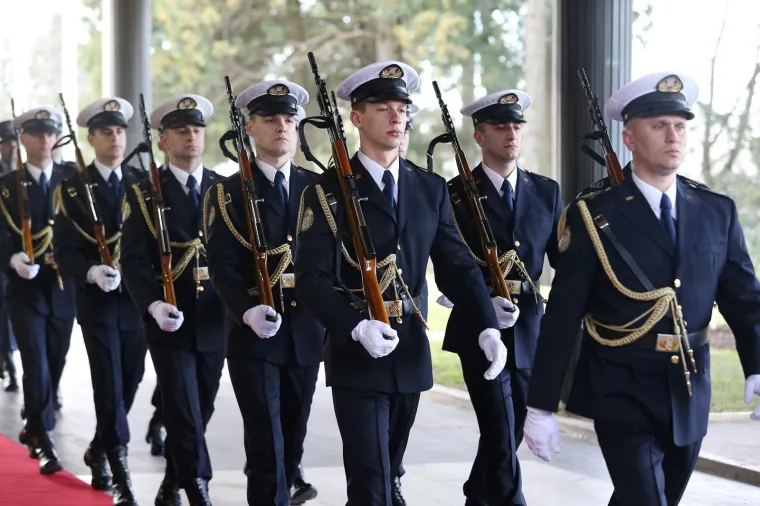 Milanović pozdravio Počasno-za&scaron;titnu bojnu
