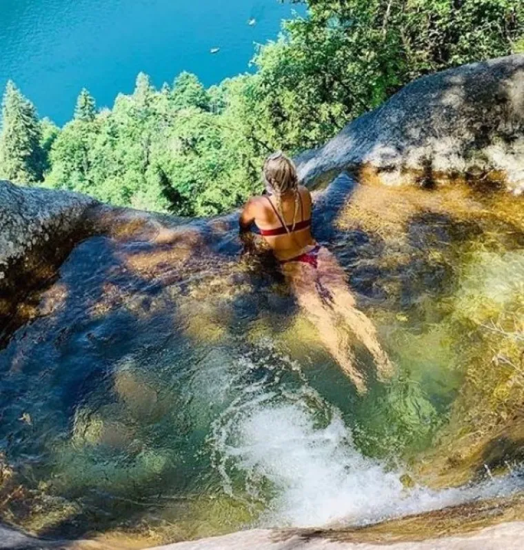 ZRAČNE SNAGE NAPADAJU: Kada ova plavu&scaron;a skine svoju vojnu uniformu postane najopasnije oružje