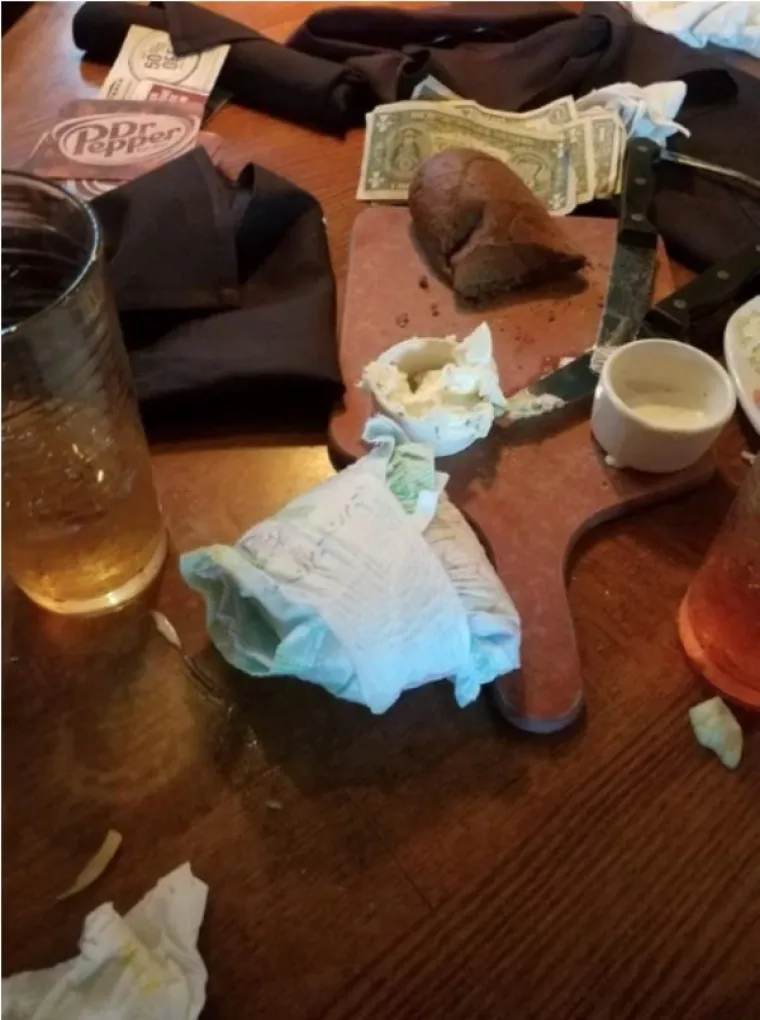 OVIM LJUDIMA TREBA ZABRANITI ULAZAK U SVE RESTORANE SVIJETA: Pa dajte ih pogledajte, kako ih nije sram?!