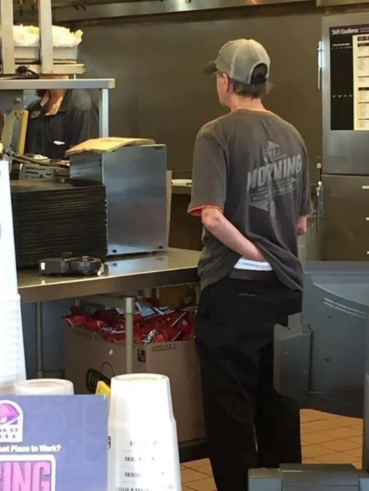 OVIM LJUDIMA TREBA ZABRANITI ULAZAK U SVE RESTORANE SVIJETA: Pa dajte ih pogledajte, kako ih nije sram?!