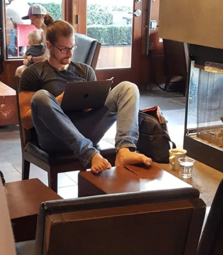 OVIM LJUDIMA TREBA ZABRANITI ULAZAK U SVE RESTORANE SVIJETA: Pa dajte ih pogledajte, kako ih nije sram?!