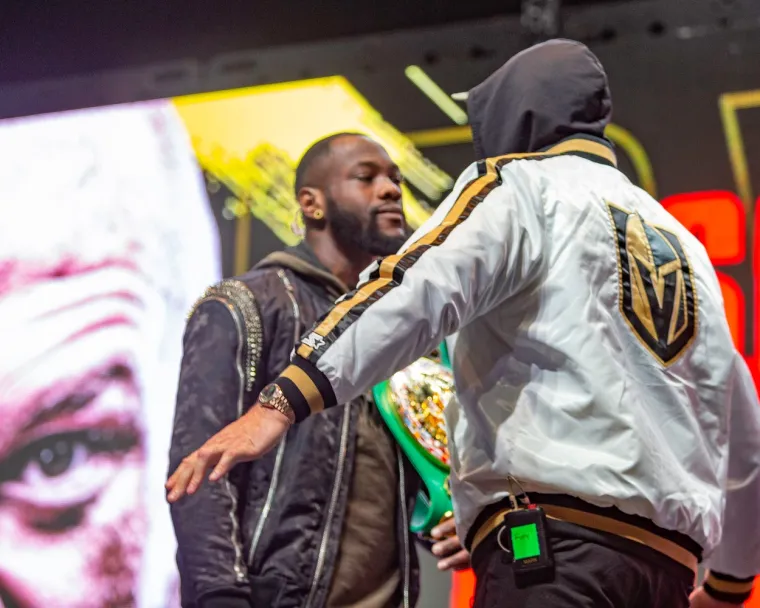 'NA&Scaron;AO SAM TE NA KOKAINU, VRATIO SAM TI HRANU NA STOL': Fury i Wilder se po&scaron;teno izvrijeđali, a onda i pred svima fizički sukobili