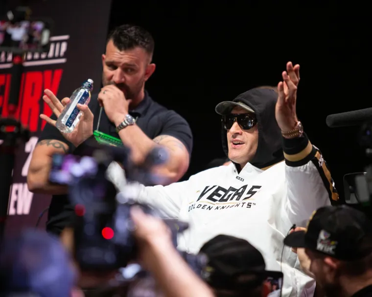 'NA&Scaron;AO SAM TE NA KOKAINU, VRATIO SAM TI HRANU NA STOL': Fury i Wilder se po&scaron;teno izvrijeđali, a onda i pred svima fizički sukobili