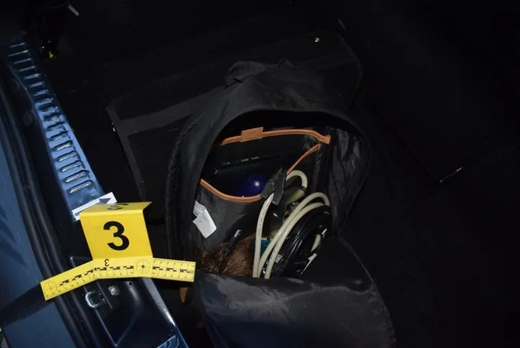 Pogledajte njihov alat, periku i lažne brkove: Mladi Rusi poku&scaron;ali opljačkati bankomat u Karlovcu