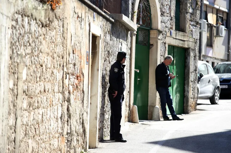 Na Zekanovićevoj kući nacrtali kukasti križ i slovo 'U': 'Mojoj majci je pozlilo kad je to vidjela'