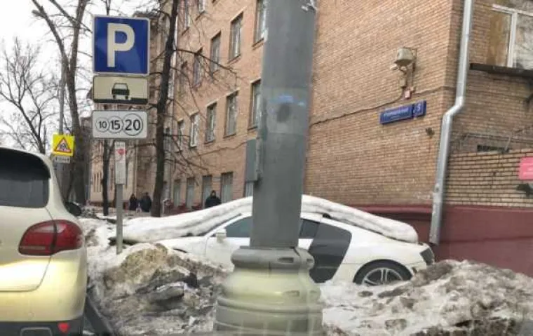 Ruske ulice pune su prizora koje promatrače ostavljaju u nevjerici, pod uvjetom da nisu Rusi jer su oni već navikli na bizarne prizore. Za sve ostale, novu dozu bizarnih prizora iz Rusije možete pogledati u nastavku.