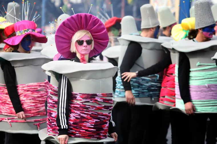 Riječka međunarodna povorka privukla vi&scaron;e od 11.000 ma&scaron;kara: Među njima i Vojko Obersnel kao Jovanka Broz