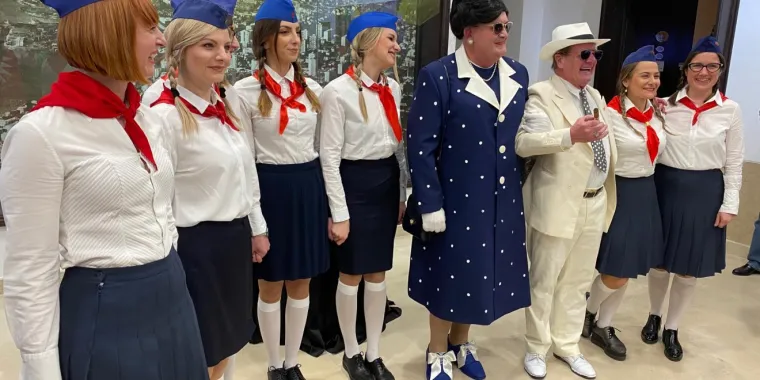 Riječka međunarodna povorka privukla vi&scaron;e od 11.000 ma&scaron;kara: Među njima i Vojko Obersnel kao Jovanka Broz