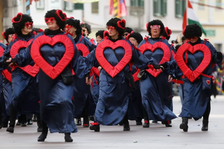 Riječka međunarodna povorka privukla vi&scaron;e od 11.000 ma&scaron;kara: Među njima i Vojko Obersnel kao Jovanka Broz