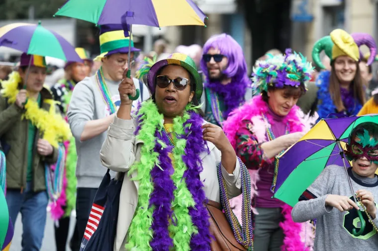 Riječka međunarodna povorka privukla vi&scaron;e od 11.000 ma&scaron;kara: Među njima i Vojko Obersnel kao Jovanka Broz