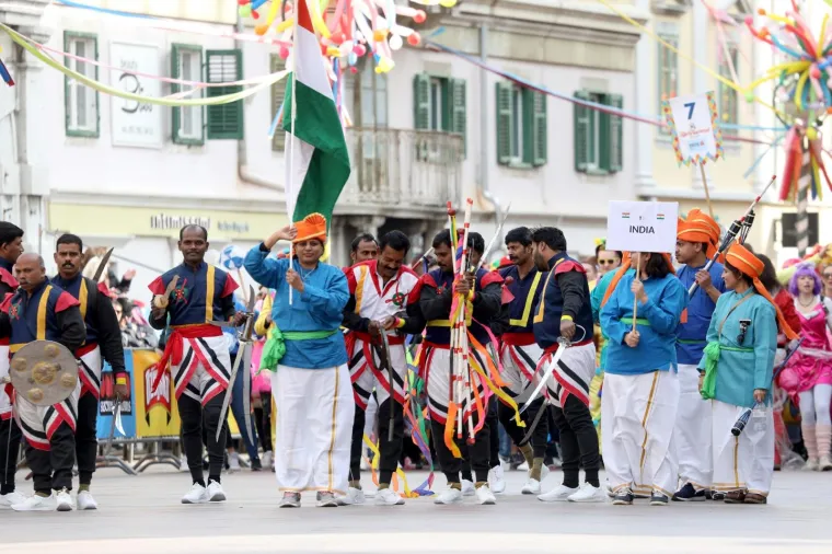 Riječka međunarodna povorka privukla vi&scaron;e od 11.000 ma&scaron;kara: Među njima i Vojko Obersnel kao Jovanka Broz