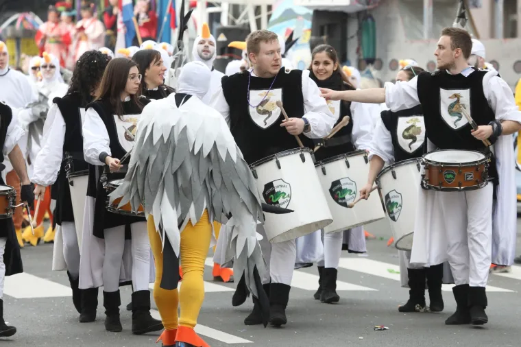 Riječka međunarodna povorka privukla vi&scaron;e od 11.000 ma&scaron;kara: Među njima i Vojko Obersnel kao Jovanka Broz