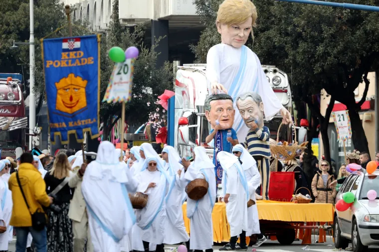 Riječka međunarodna povorka privukla vi&scaron;e od 11.000 ma&scaron;kara: Među njima i Vojko Obersnel kao Jovanka Broz