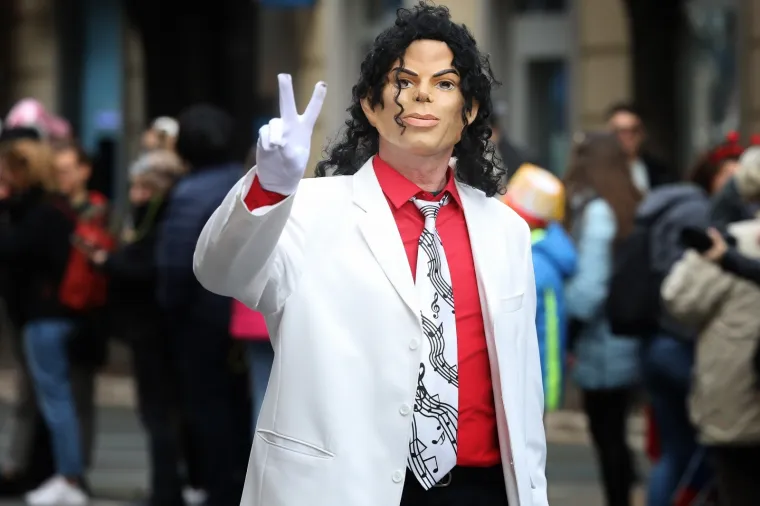 Riječka međunarodna povorka privukla vi&scaron;e od 11.000 ma&scaron;kara: Među njima i Vojko Obersnel kao Jovanka Broz