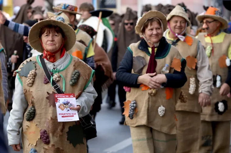 Riječka međunarodna povorka privukla vi&scaron;e od 11.000 ma&scaron;kara: Među njima i Vojko Obersnel kao Jovanka Broz
