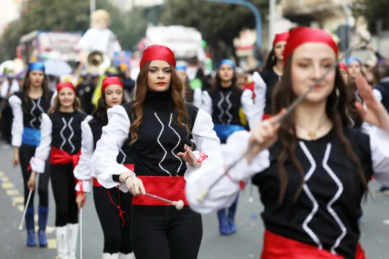 Riječka međunarodna povorka privukla vi&scaron;e od 11.000 ma&scaron;kara: Među njima i Vojko Obersnel kao Jovanka Broz