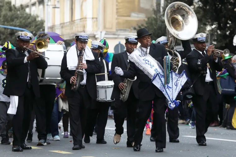 Riječka međunarodna povorka privukla vi&scaron;e od 11.000 ma&scaron;kara: Među njima i Vojko Obersnel kao Jovanka Broz