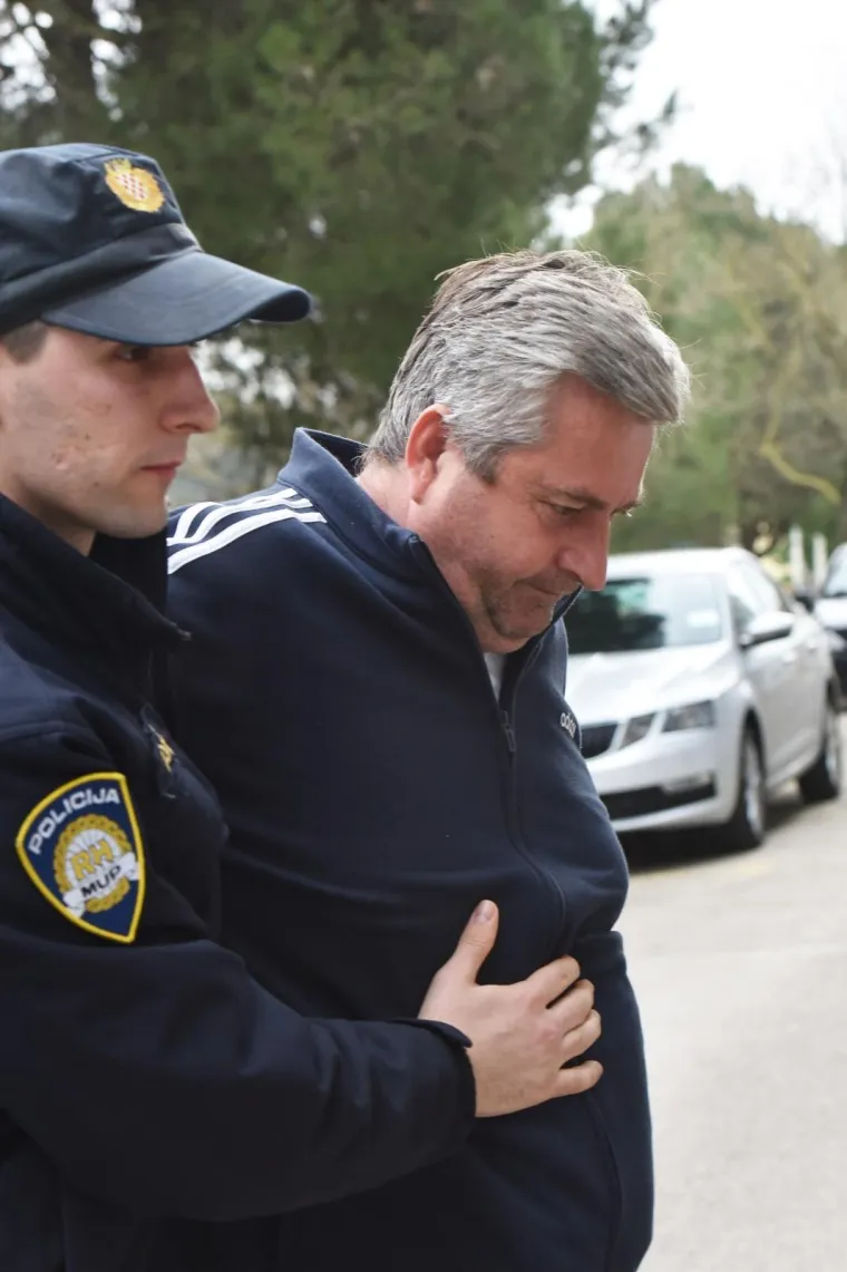 Posvađali se oko pristupnog puta: Ovo je mu&scaron;karac koji je pajserom prebio staricu u Medulinu