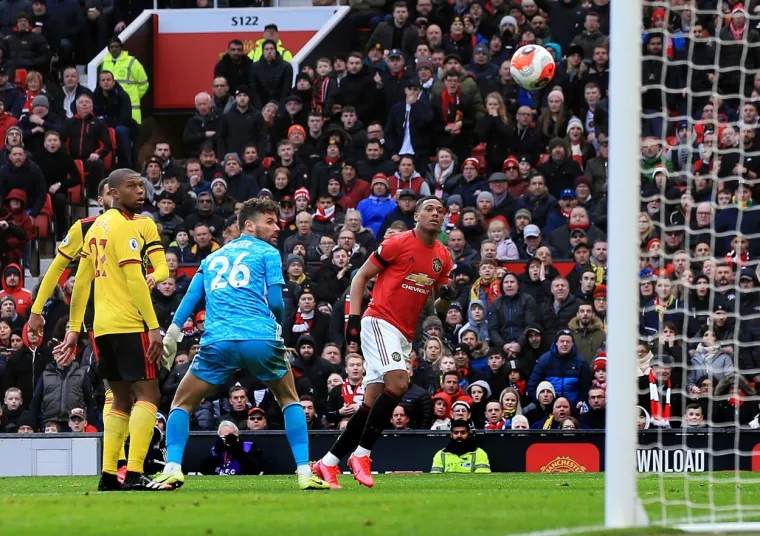 [FOTO] NIKAD OVAKO NEŠTO NIJE IZVEO: Old Trafford je nakon toga pao u trans; Ovo je za rubriku vjerovali ili ne