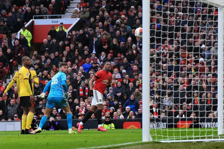 [FOTO] NIKAD OVAKO NEŠTO NIJE IZVEO: Old Trafford je nakon toga pao u trans; Ovo je za rubriku vjerovali ili ne