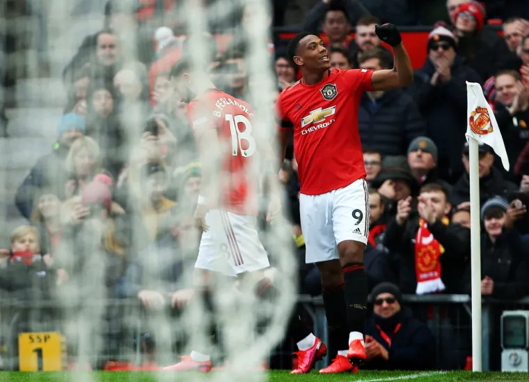 [FOTO] NIKAD OVAKO NEŠTO NIJE IZVEO: Old Trafford je nakon toga pao u trans; Ovo je za rubriku vjerovali ili ne