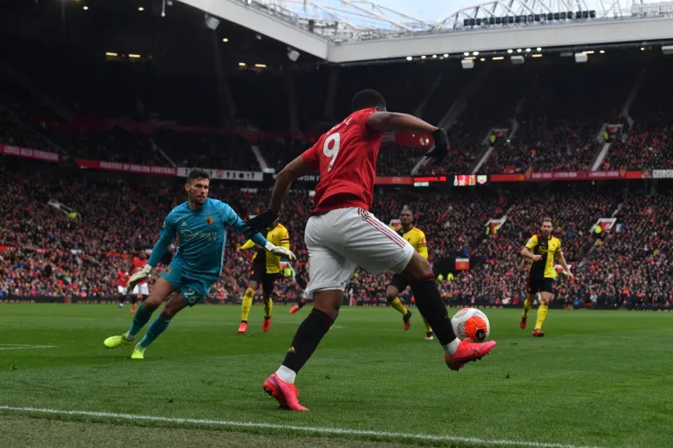 [FOTO] NIKAD OVAKO NEŠTO NIJE IZVEO: Old Trafford je nakon toga pao u trans; Ovo je za rubriku vjerovali ili ne